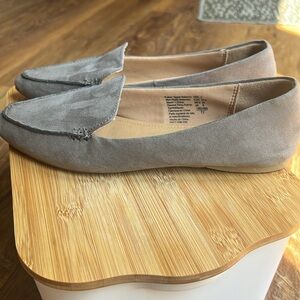 BRASH Women's Fern Pointed Toe Gray Faux Suede Flat Shoes (Size: 7) EUC
